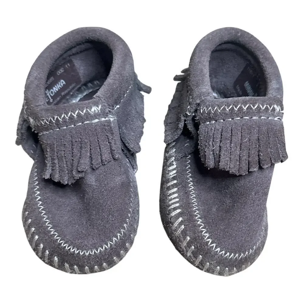 Minnetonka Taupe Leather Soft Sole Moccasins Infant’s Shoe Size 2